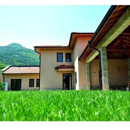 Yustina Villas Guest House Εξωτερικό φωτογραφία