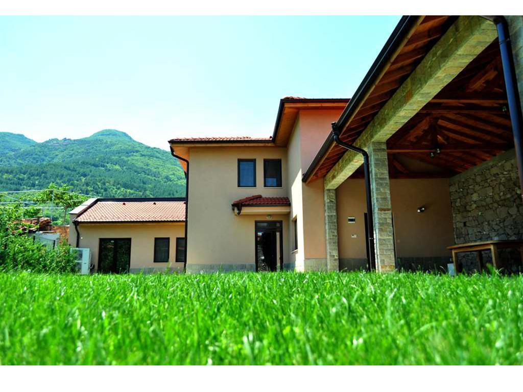 Yustina Villas Guest House Εξωτερικό φωτογραφία