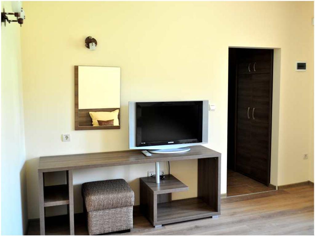 Yustina Villas Guest House Δωμάτιο φωτογραφία