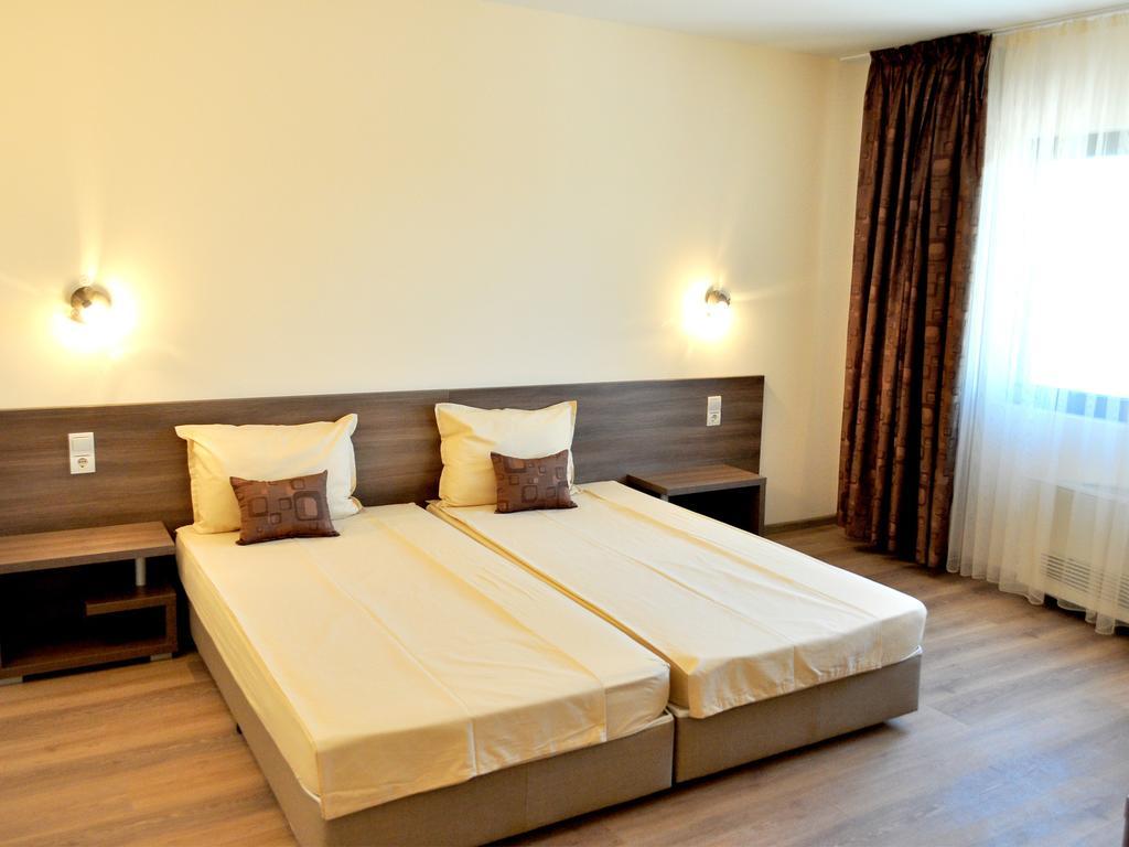 Yustina Villas Guest House Δωμάτιο φωτογραφία