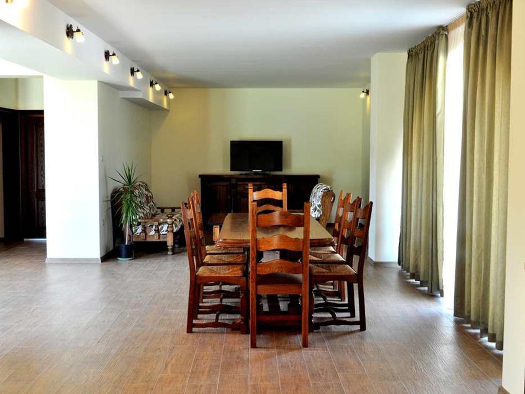 Yustina Villas Guest House Εξωτερικό φωτογραφία