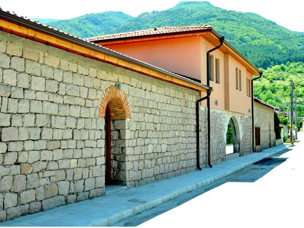 Yustina Villas Guest House Εξωτερικό φωτογραφία